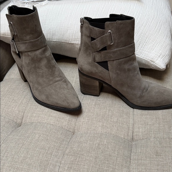 Kenneth Cole Shoes - Kenneth Cole grey suede